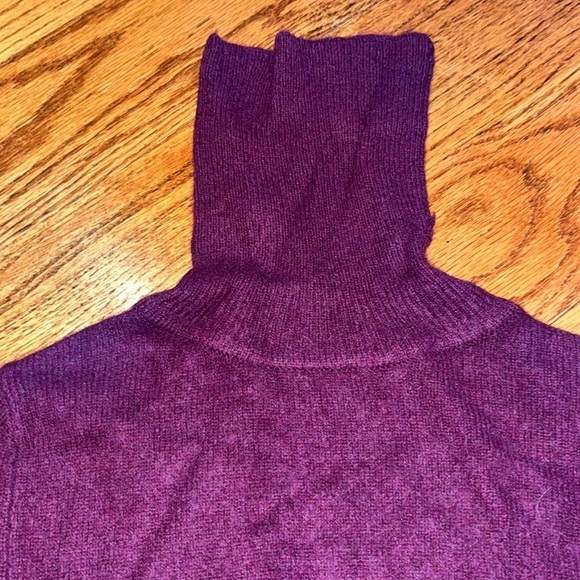 Malika Cashmere Woman’s Maroon Cashmere Turtleneck Size XS - Picture 2 of 5